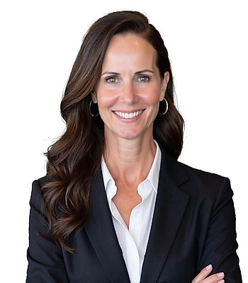 Portrait of Lisa Essek, REALTOR®.